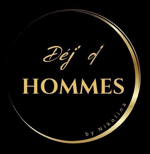 Logo élégante avec texte doré sur fond noir, indiquant "Déj' de Femmes by Nikolina".
