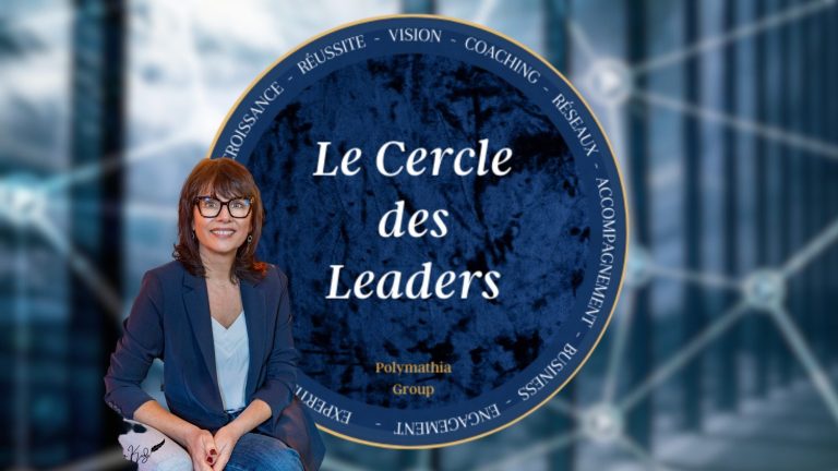 Logo élégante avec texte doré sur fond noir, indiquant "Déj' de Femmes by Nikolina".