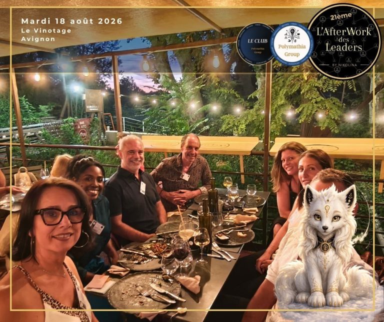 21è L'AfterWork des Leaders sur le Vinotage à Avignon Des hommes et des femmes au restaurant sur une péniche