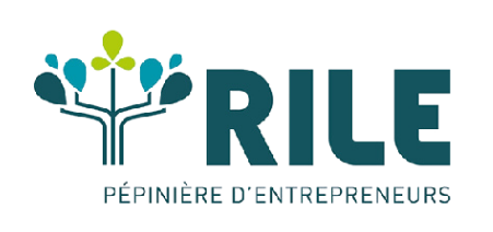 Logo de RILE, pépinière d'entrepreneurs, avec des arbres stylisés et un texte en bleu.