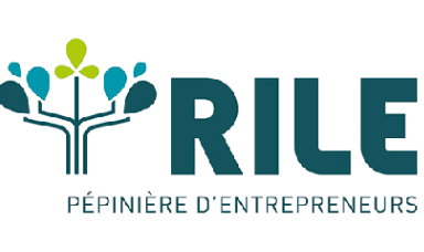 Logo de RILE, pépinière d'entrepreneurs, avec un arbre stylisé et le texte associé.