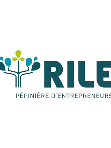 Logo de RILE, pépinière d'entrepreneurs, avec un arbre stylisé et le texte associé.