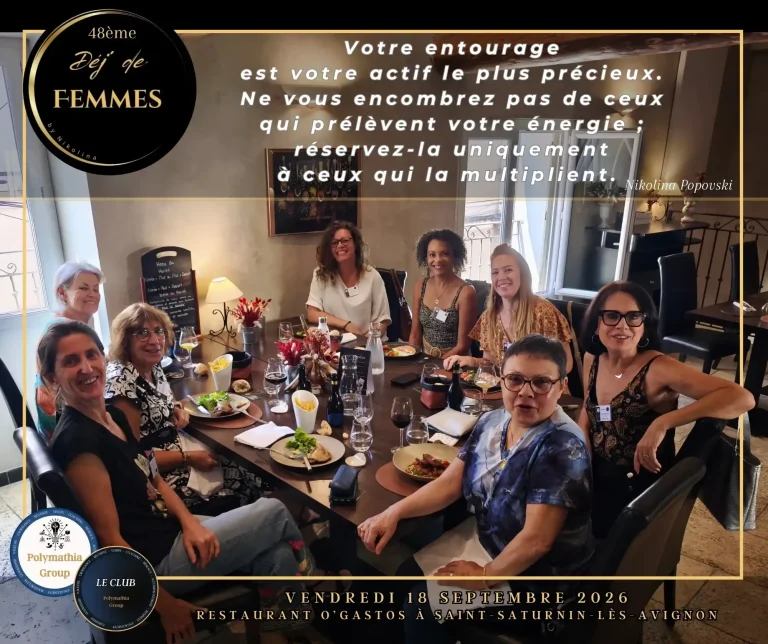 48ème Déj' de Femmes - 18 septembre 2026 - O'Gastos à Saint-Saturnin lès Avignon 8 femmes souriantes autour d'une table de restaurant, tournées vers l'objectif