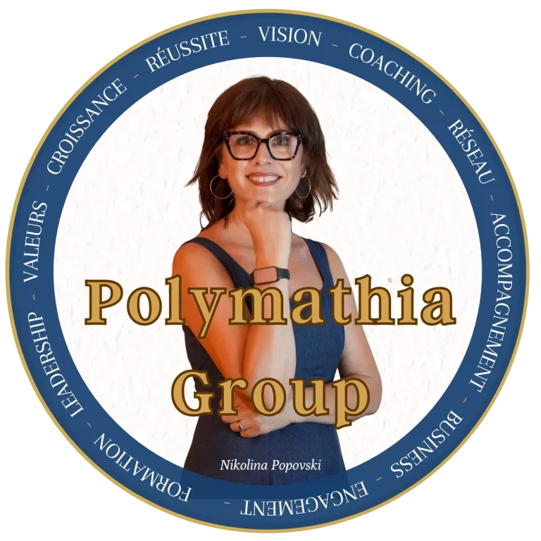 Nikolina Popovski - Femme souriante avec des lunettes, posant, entourée de mots inspirants et du logo Polymathia Group.