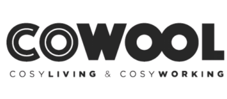 Logo de Cowool, avec le slogan "Cosyliving & Cosyworking" en vert.
