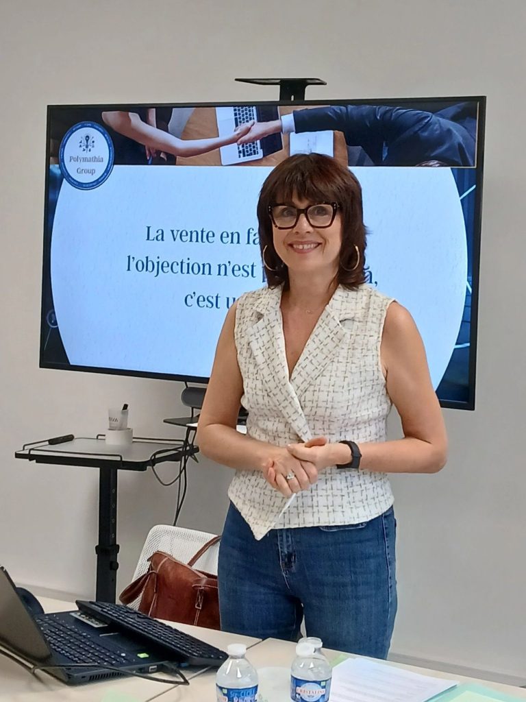 Nikolina Popovski coach et mentore experte en vente. Intervenante dans les locaux de France Travail, avec la pépinèire le RILE à Carpentras