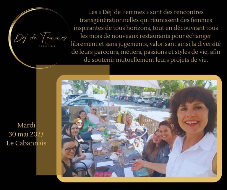 Une rencontre conviviale autour d'une table, avec des brochures et des sourires.