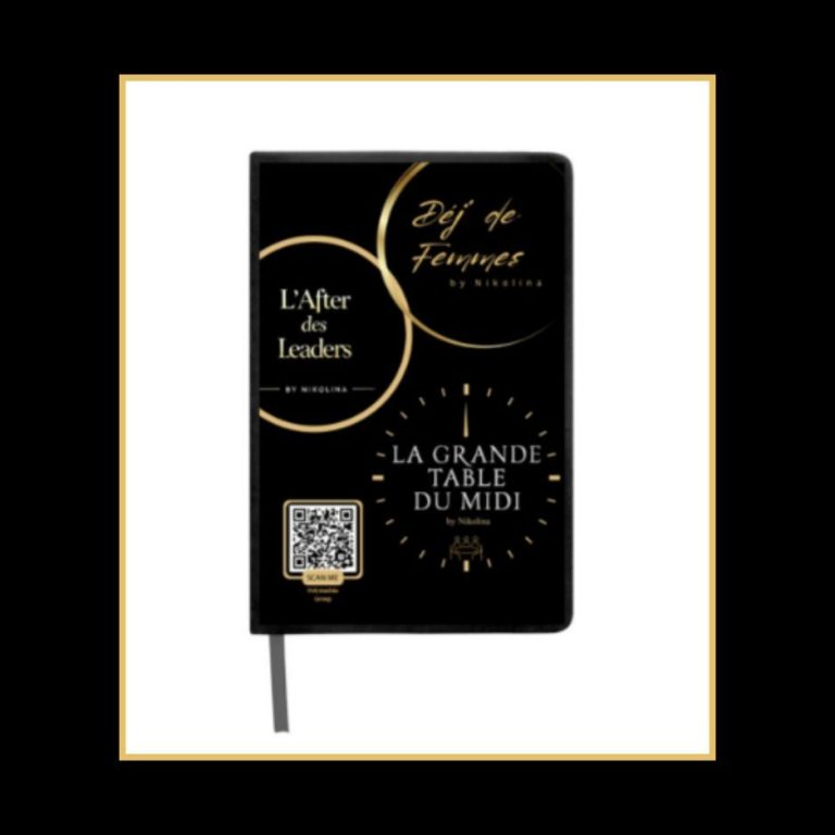 Carnet Polymathia Group by Nikolina Cahier noir avec du texte doré logo Evènements by Nikolina et un code QR, sur fond décoratif doré.