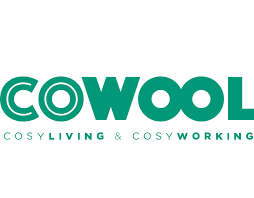 Logo de CoWool, combinant les mots "cosyliving" et "cosyworking" en vert.