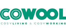 Logo de Cowool, avec le slogan "Cosyliving & Cosyworking" en vert.