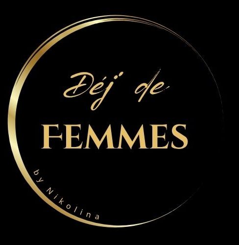 Logo Déj' de Femmes by Nikolina Logo élégante avec texte doré sur fond noir, indiquant "Déj' de Femmes by Nikolina".