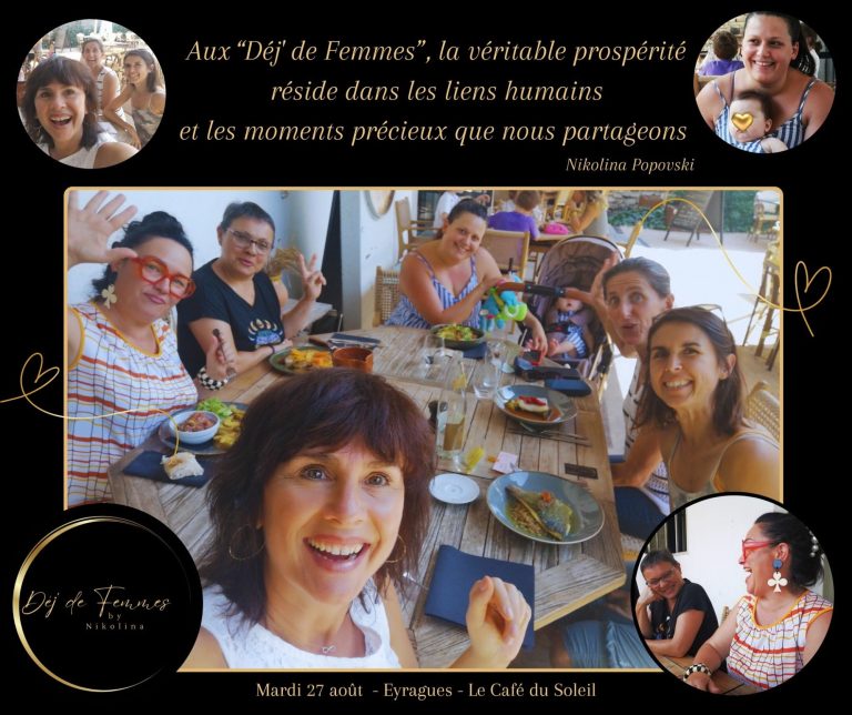 Groupe de femmes souriantes autour d'une table, partageant un repas convivial.